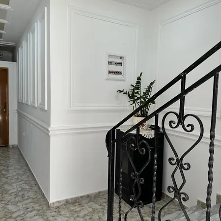 Onhezmi Bed & Breakfast *